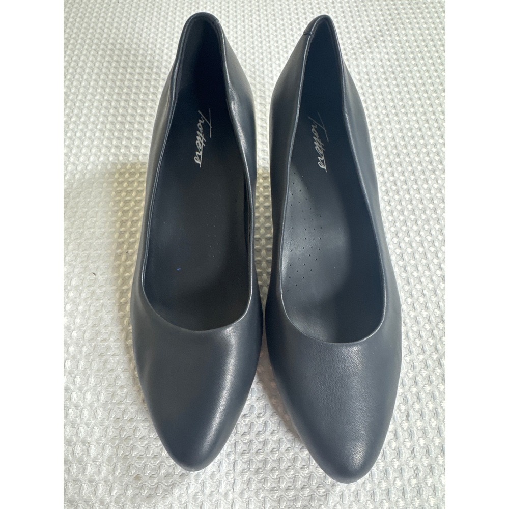 Trotters Pumps Women 9W T2459-001 Black Leather Kitten Heel EUC